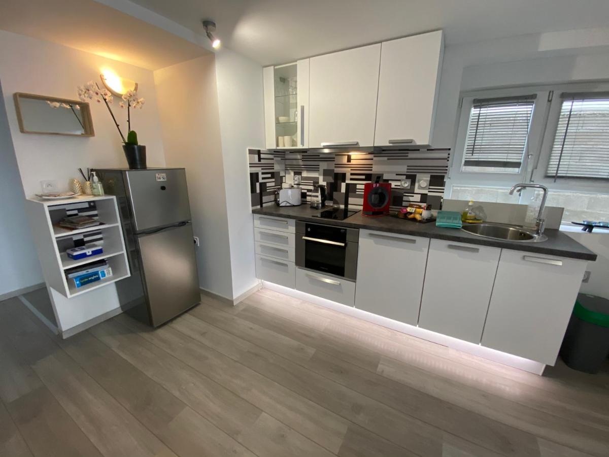Toul Appartement Entier Avec Parking Prive Au Calme Cosy A Etage Avec Balcon Bagian luar foto