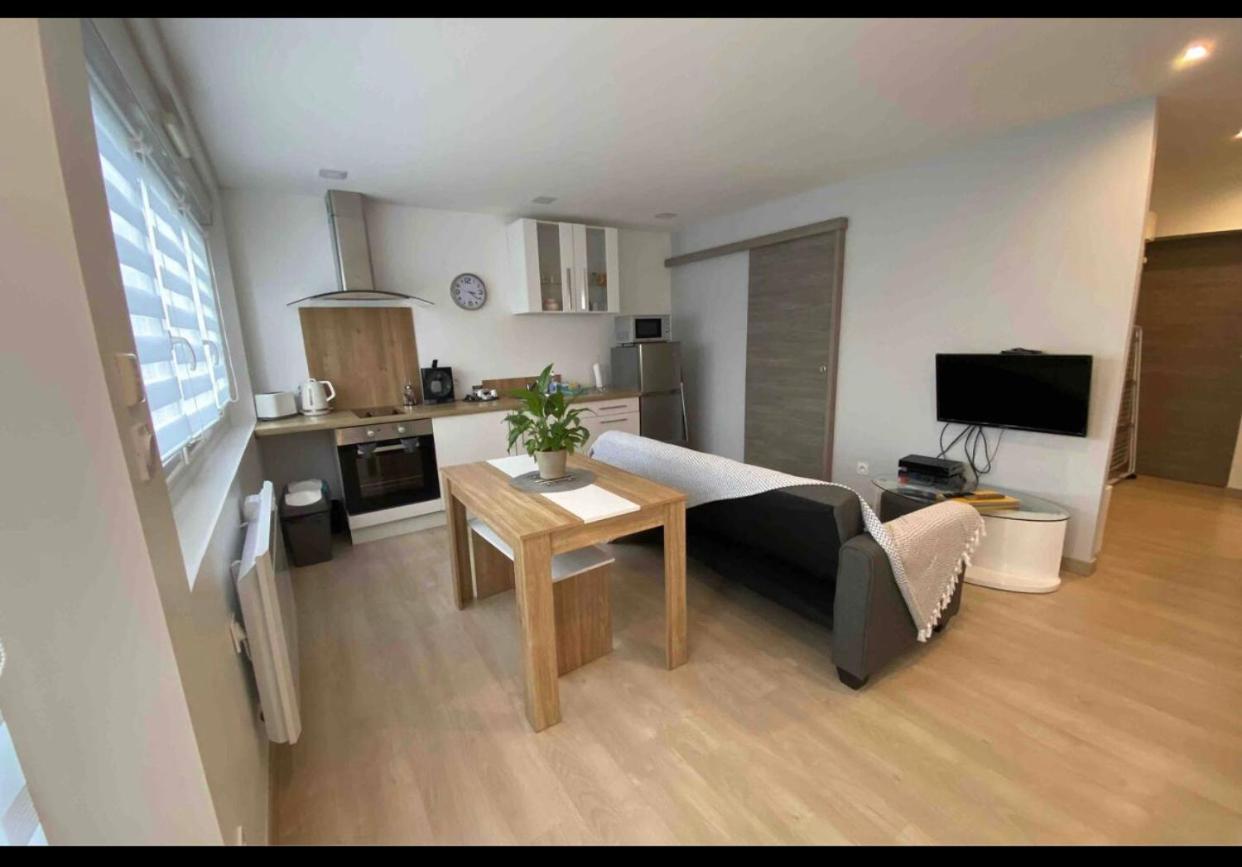Toul Appartement Entier Avec Parking Prive Au Calme Cosy A Etage Avec Balcon Bagian luar foto