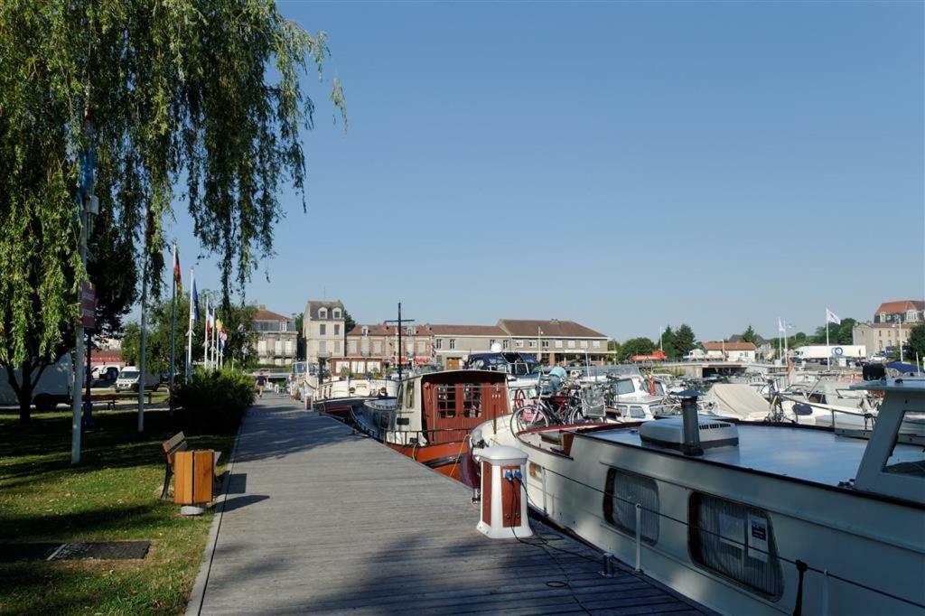 Toul Appartement Entier Avec Parking Prive Au Calme Cosy A Etage Avec Balcon Bagian luar foto