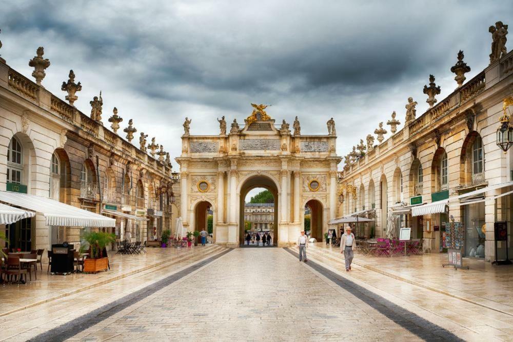 Toul Appartement Entier Avec Parking Prive Au Calme Cosy A Etage Avec Balcon Bagian luar foto