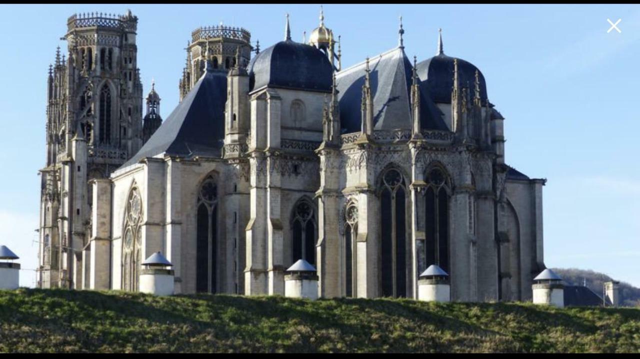 Toul Appartement Entier Avec Parking Prive Au Calme Cosy A Etage Avec Balcon Bagian luar foto